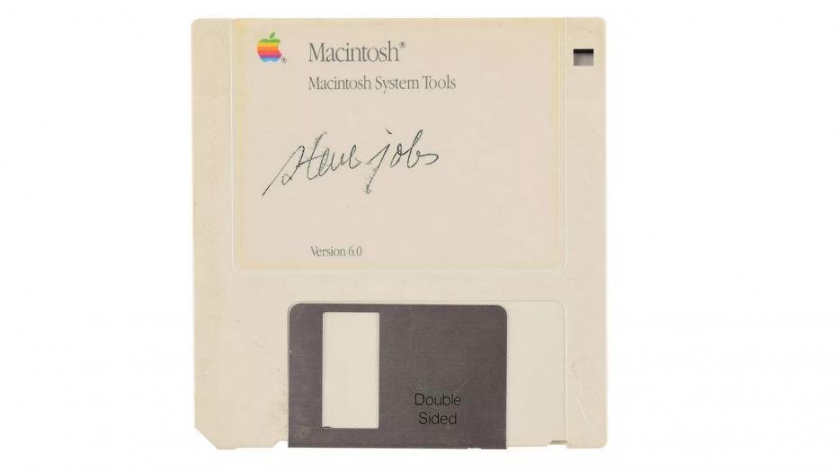 Steve Jobs Autogramm auf Diskette für $84.000 verkauft