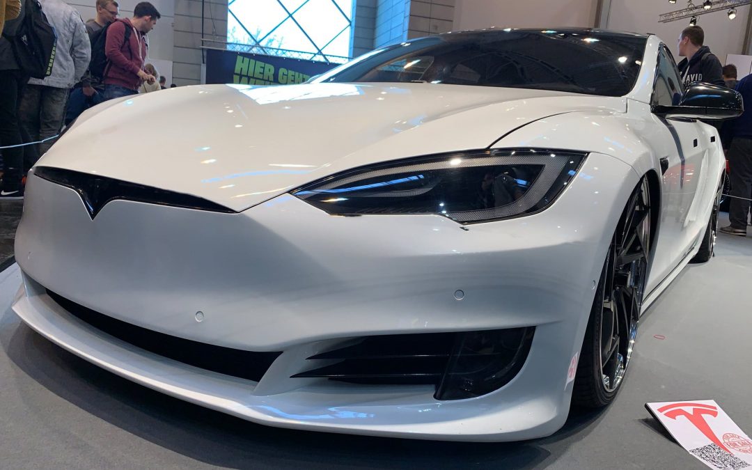 Neuerungen in Tesla Softwareupdate enthüllt