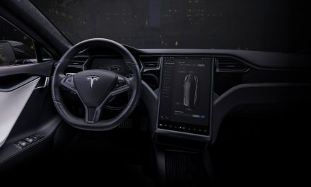 Tesla Lenkrad mit Touchscreens